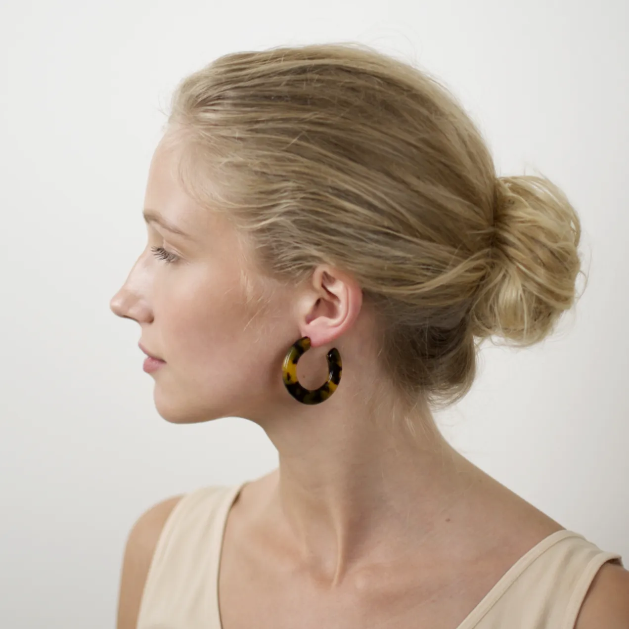Machete | Kate Hoops in Blonde Tortoise