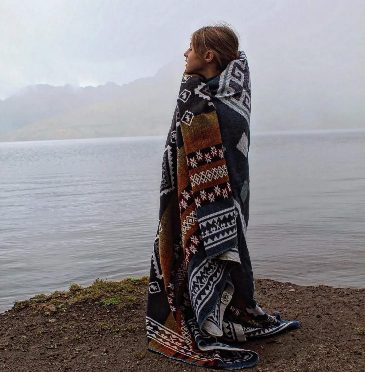 Tierra y Fuego Large Blanket