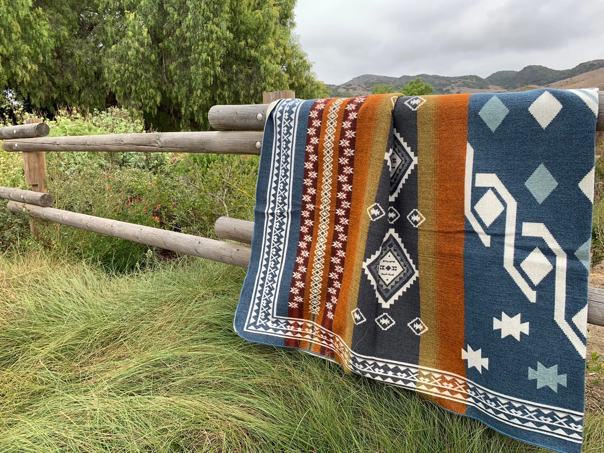 Tierra y Fuego Large Blanket